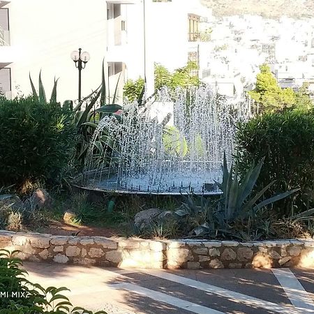 Beautiful House In Alimos Near To The Beach And Metro アテネ エクステリア 写真