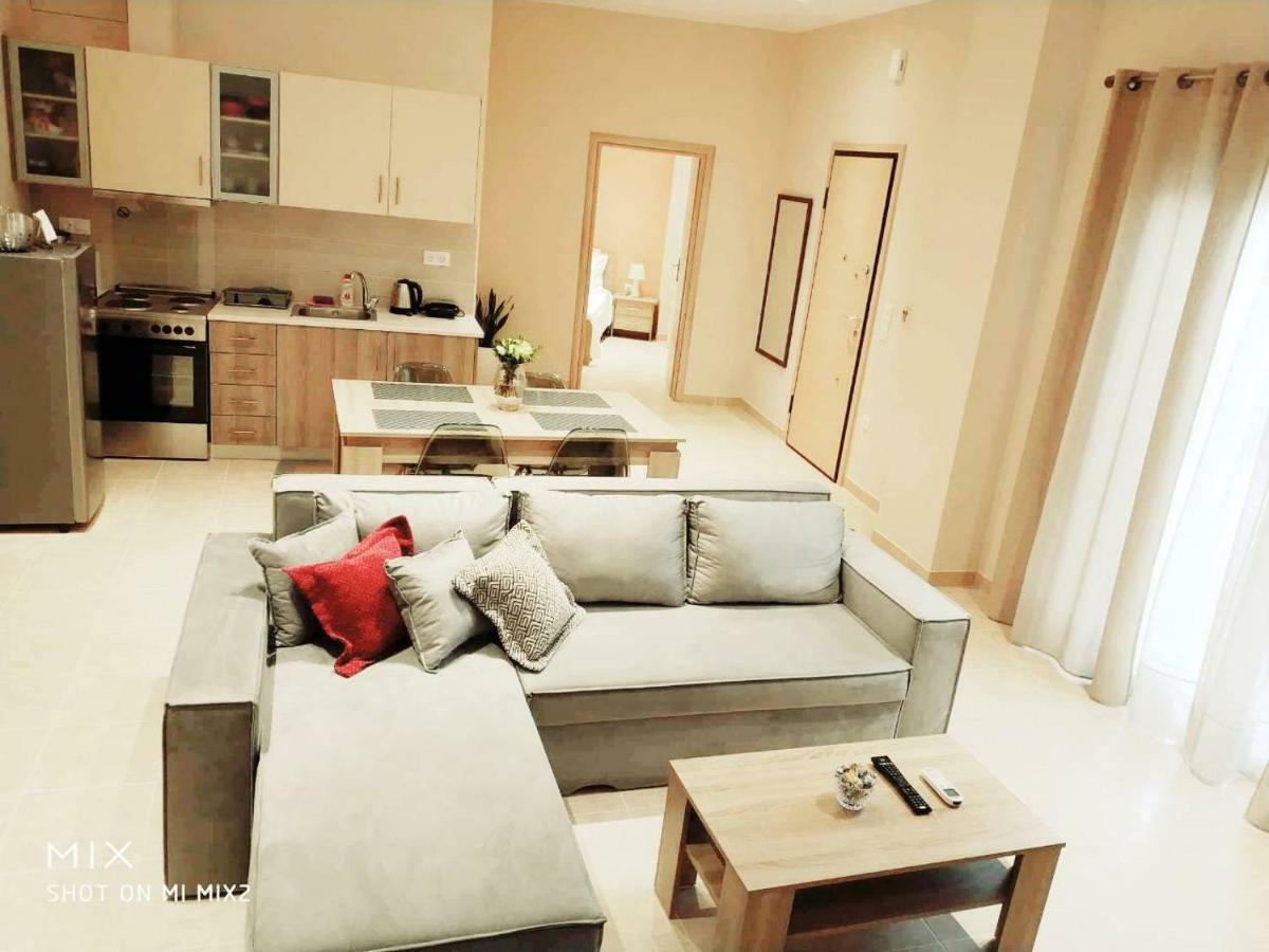 Beautiful House In Alimos Near To The Beach And Metro アテネ エクステリア 写真