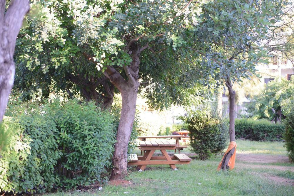 Beautiful House In Alimos Near To The Beach And Metro アテネ エクステリア 写真