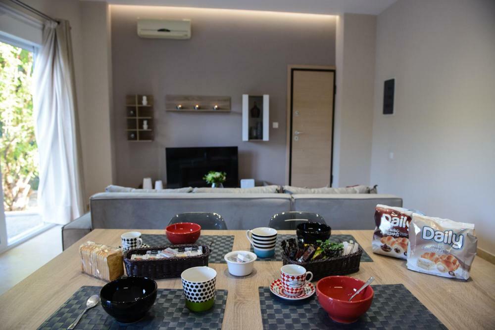 Beautiful House In Alimos Near To The Beach And Metro アテネ エクステリア 写真